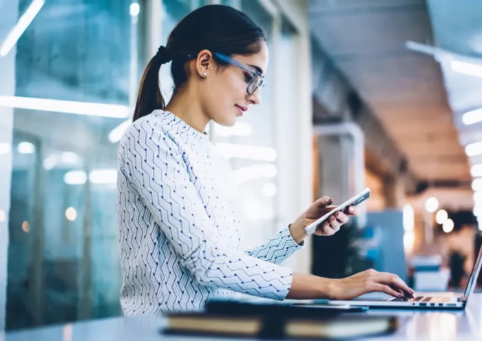 Passage en revue des multiples avantages d’une application mobile RH au sein d’une entreprise. 